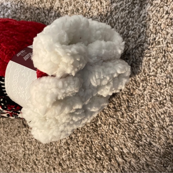 Muk Luks Womens 2pr Sherpa Cabin Socks Red Snowflake Slippers - Picture 7 of 9